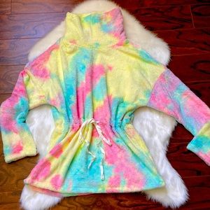 NWOT Tie dye fleece type pullover in size S